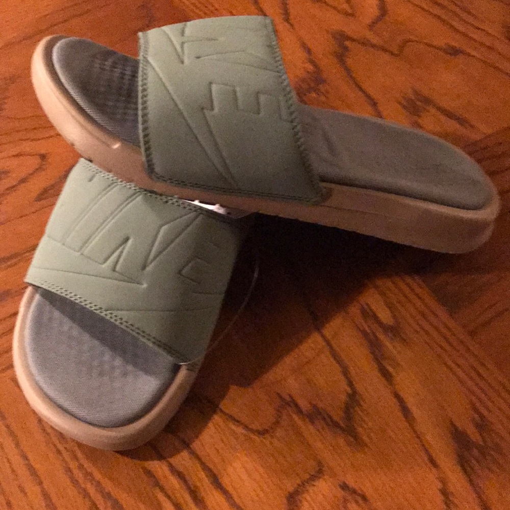 Nike Benassi slider sandals